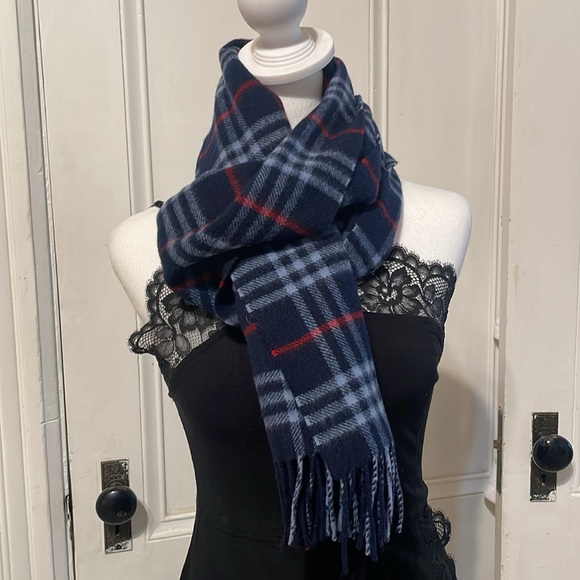 Burberry Winter Scarf Unisex (B) - Picture 9 of 9